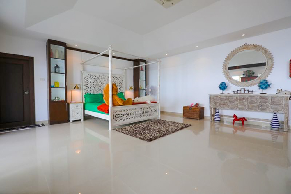 3-BR Family Residence-12