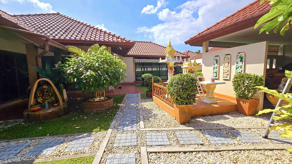 Barina Pattaya 4BR Single-Story House for Sale-1