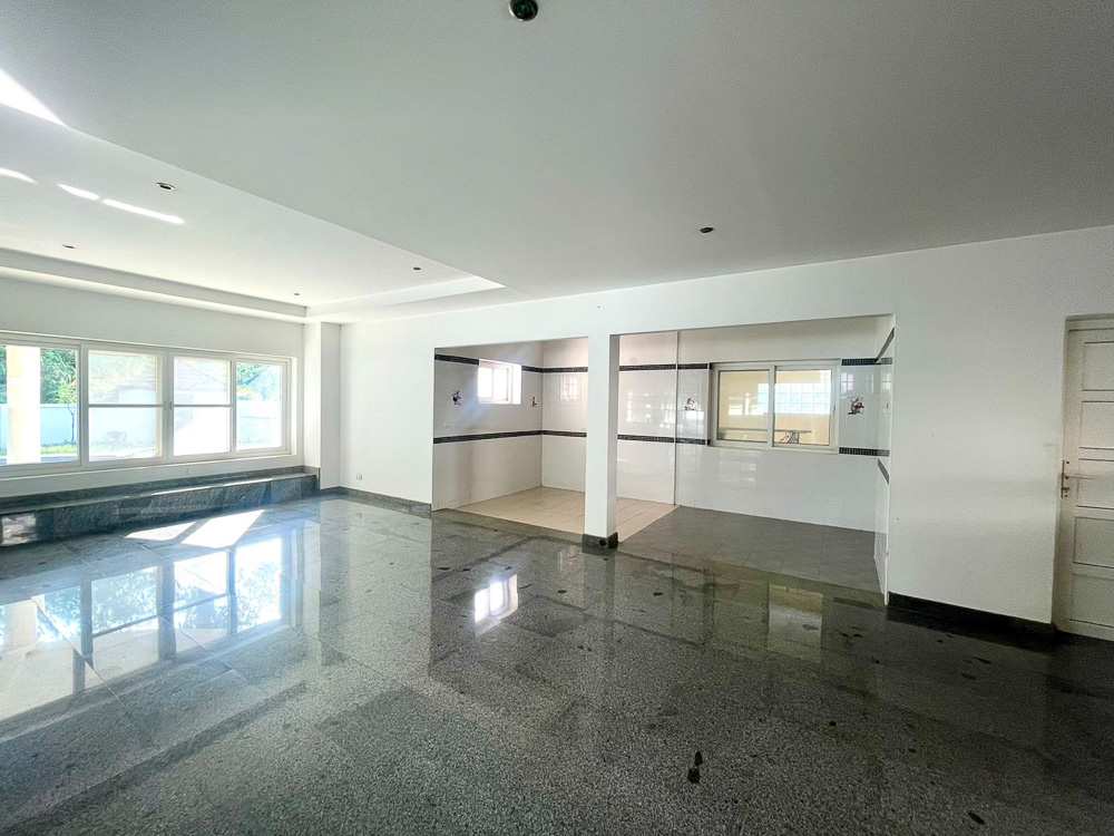 Villa for Sale Close to MIS-10