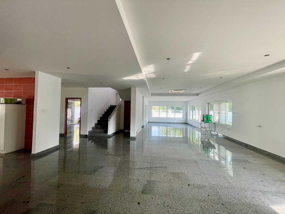 Villa for Sale Close to MIS-13
