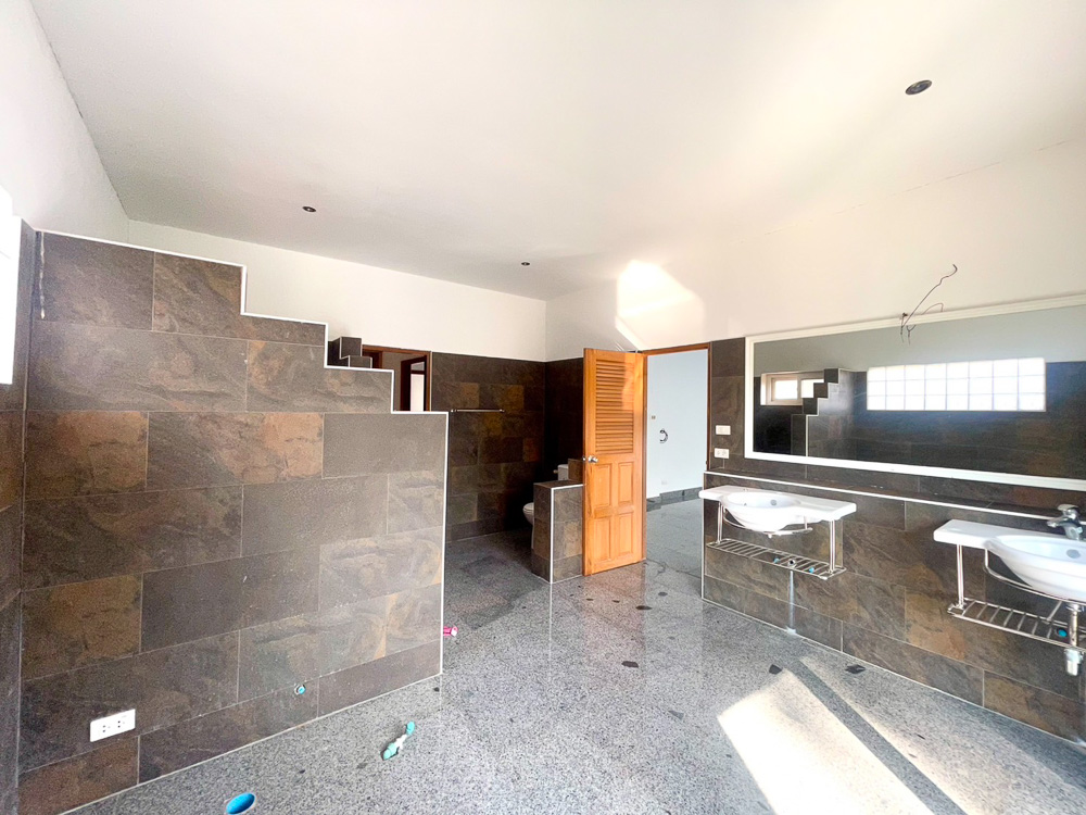 Villa for Sale Close to MIS-4