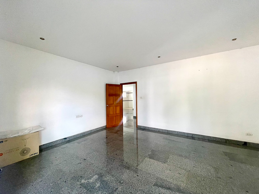 Villa for Sale Close to MIS-6