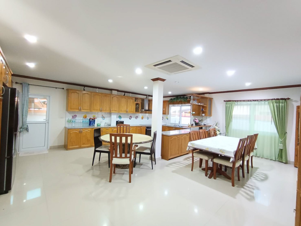 4-BR Detached Villa for Rent in Pattaya-10