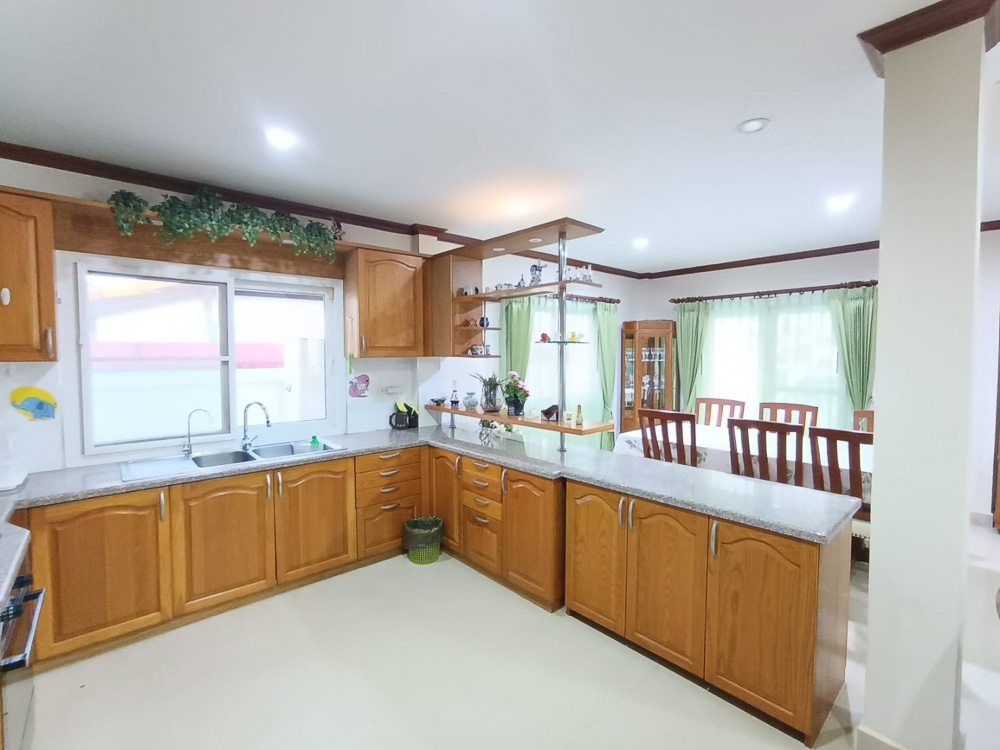 4-BR Detached Villa for Rent in Pattaya-12