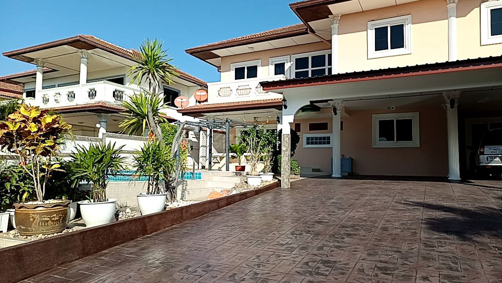 4-BR Detached Villa for Rent in Pattaya-2