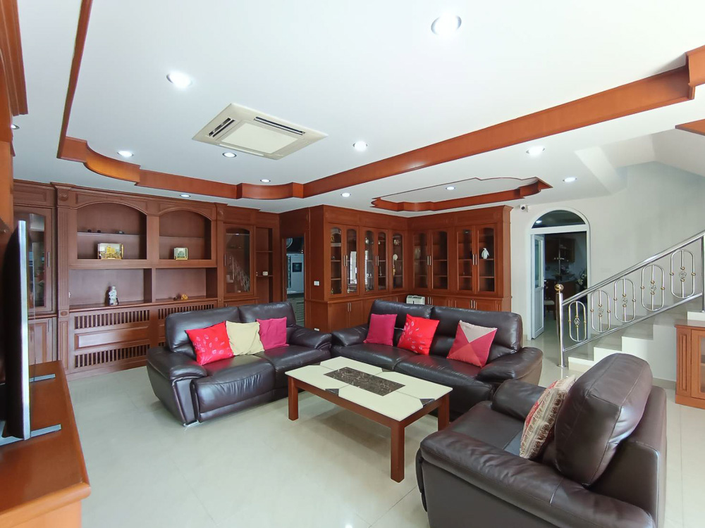 4-BR Detached Villa for Rent in Pattaya-7