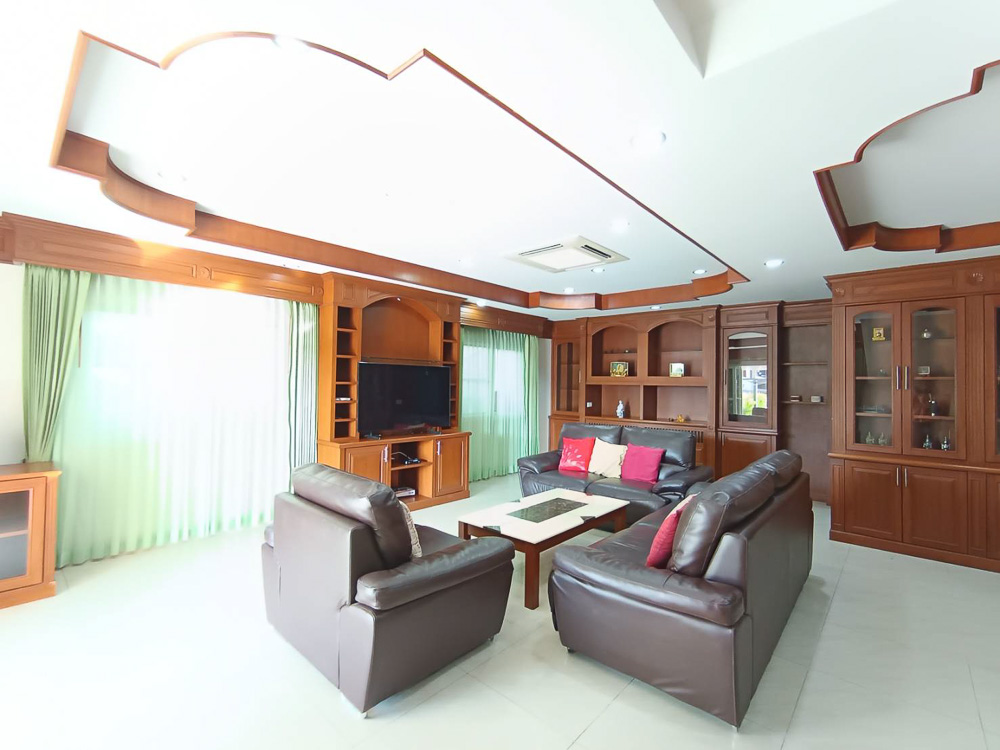 4-BR Detached Villa for Rent in Pattaya-8
