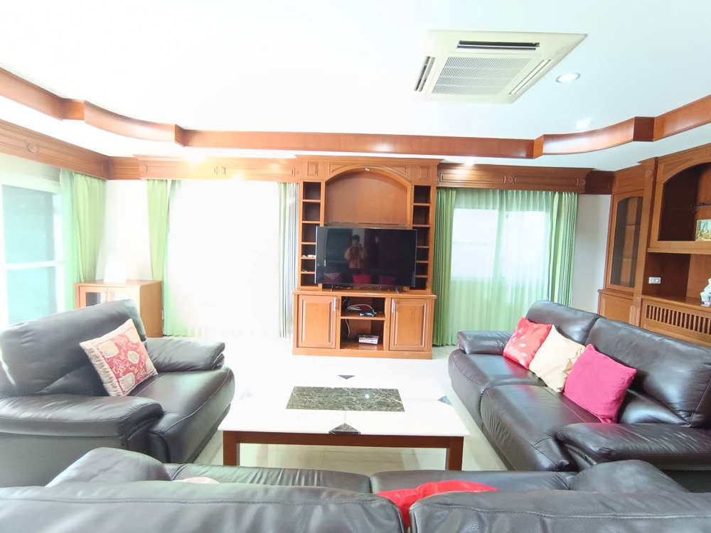4-BR Detached Villa for Rent in Pattaya-9