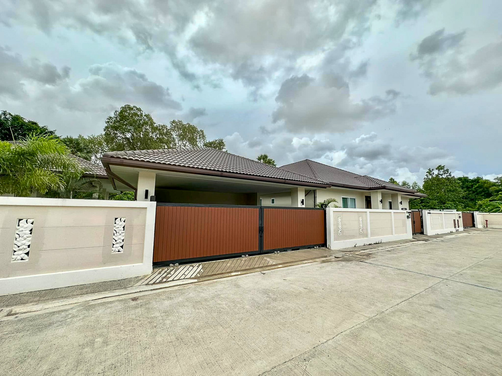 6-BR Luxury Estate for Sale near EFIP-1