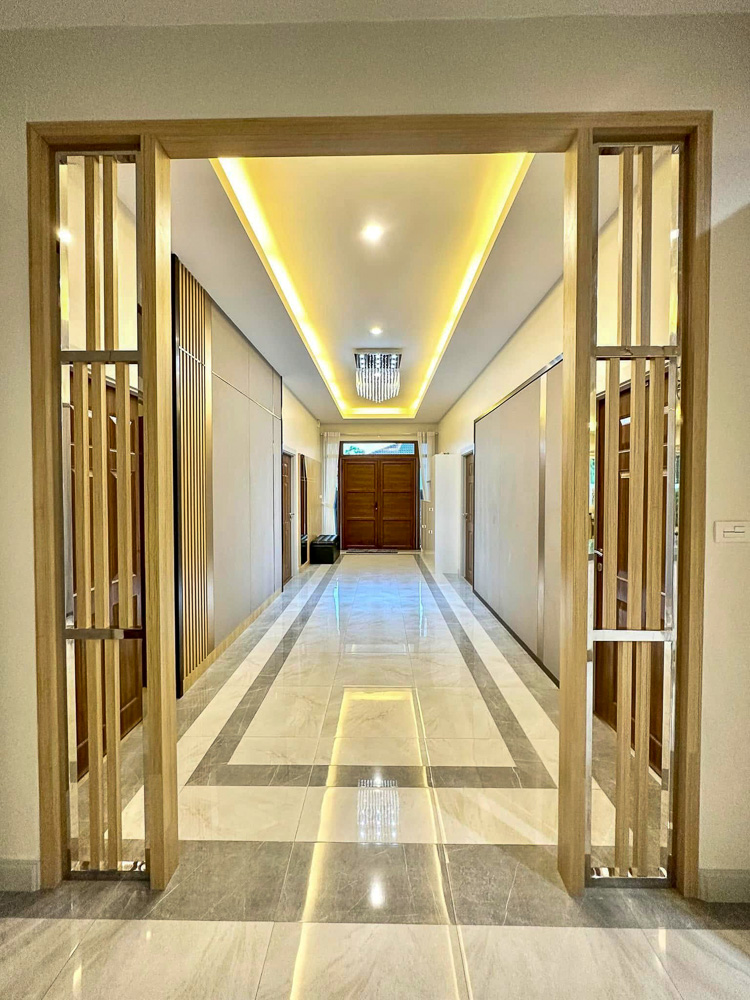 6-BR Luxury Estate for Sale near EFIP-14