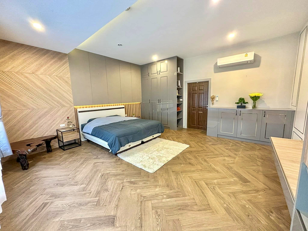 6-BR Luxury Estate for Sale near EFIP-16