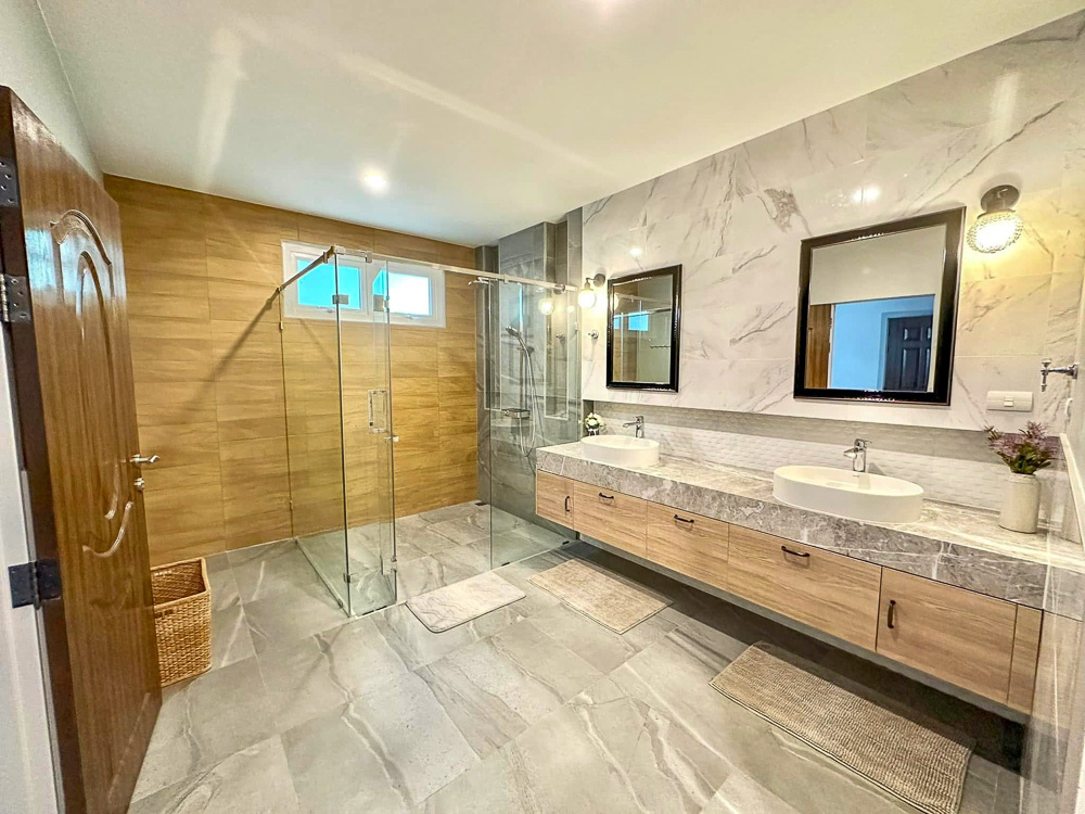 6-BR Luxury Estate for Sale near EFIP-2