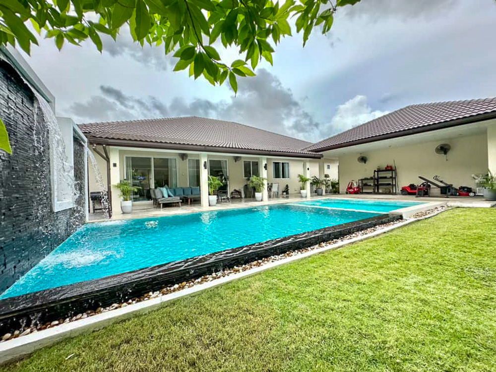 6-BR Luxury Estate for Sale near EFIP-4
