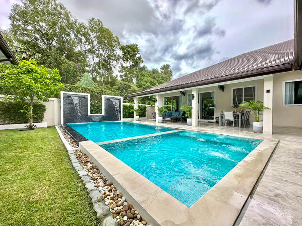 6-BR Luxury Estate for Sale near EFIP-5