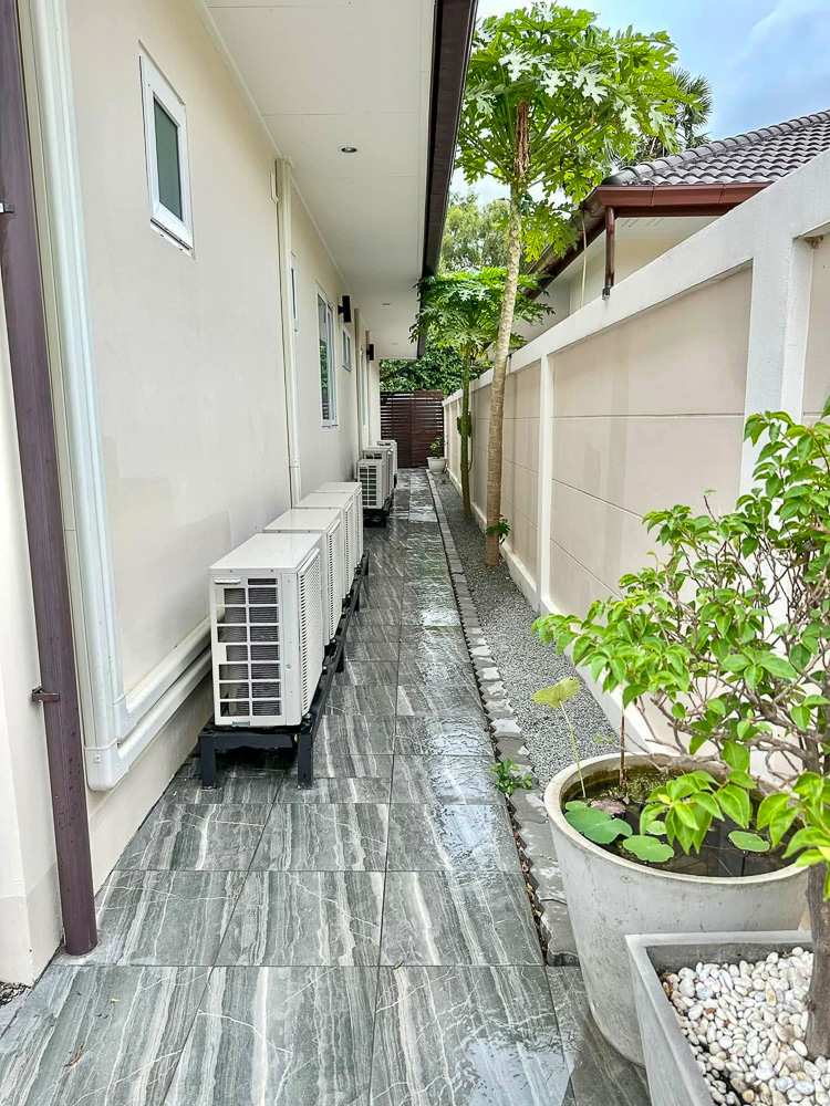 6-BR Luxury Estate for Sale near EFIP-8