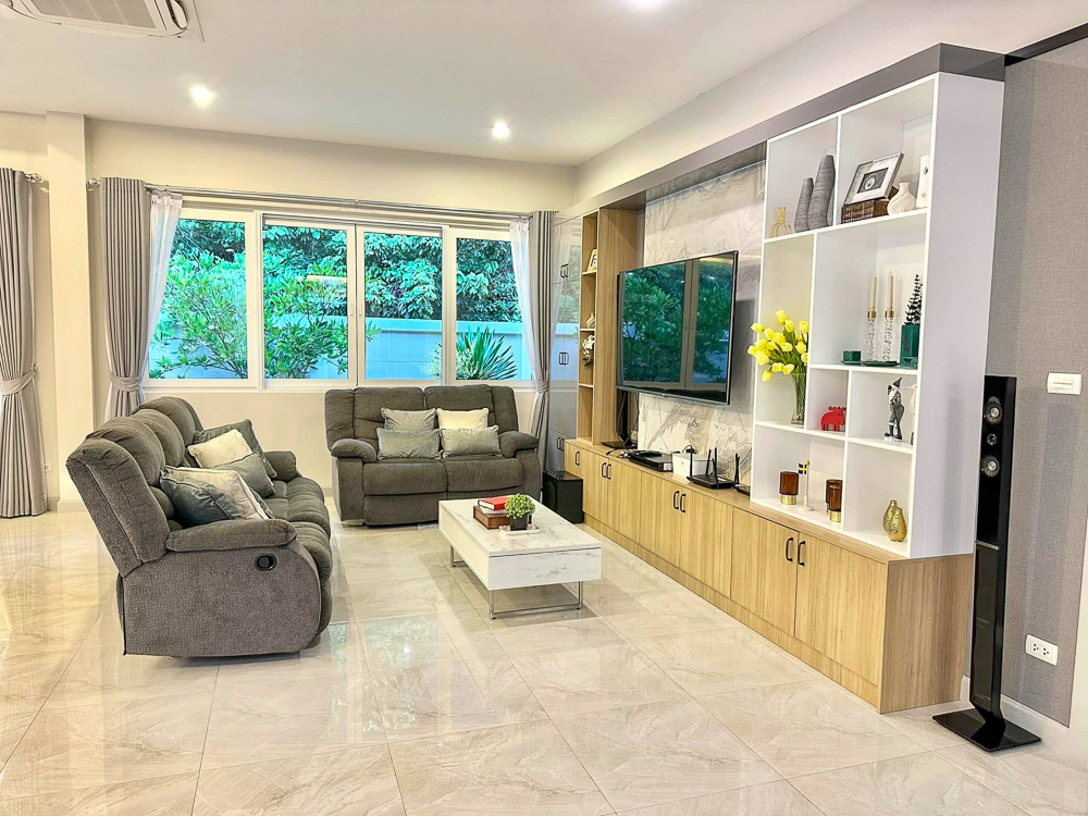 6-BR Luxury Estate for Sale near EFIP-9