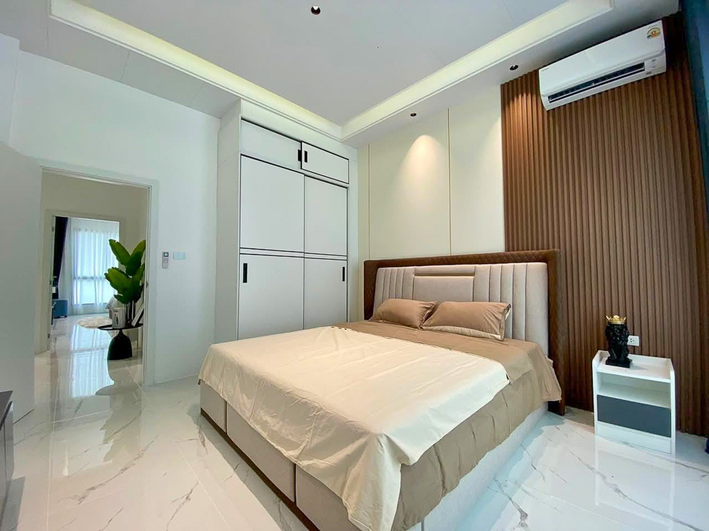 Family Villa for Sale at The Lake-13