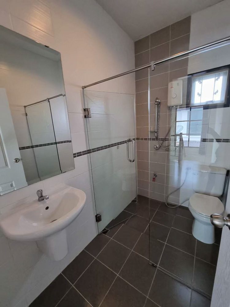 Family Villa for Sale in Pattaya-3