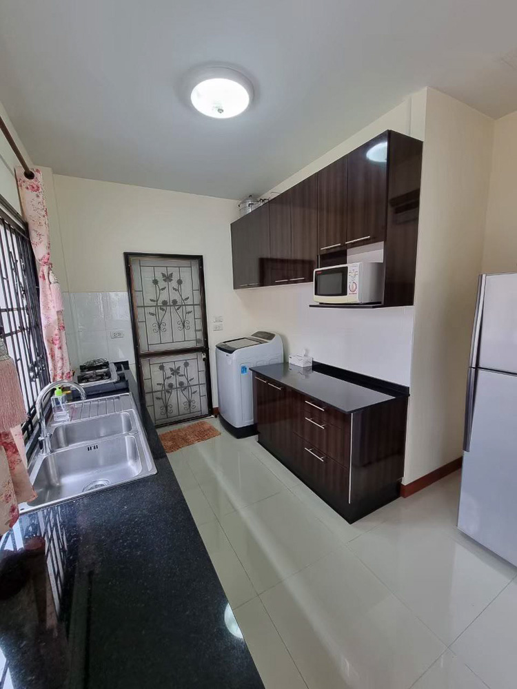 Family Villa for Sale in Pattaya-6