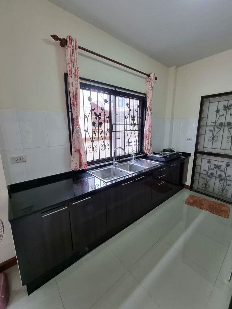 Family Villa for Sale in Pattaya-7
