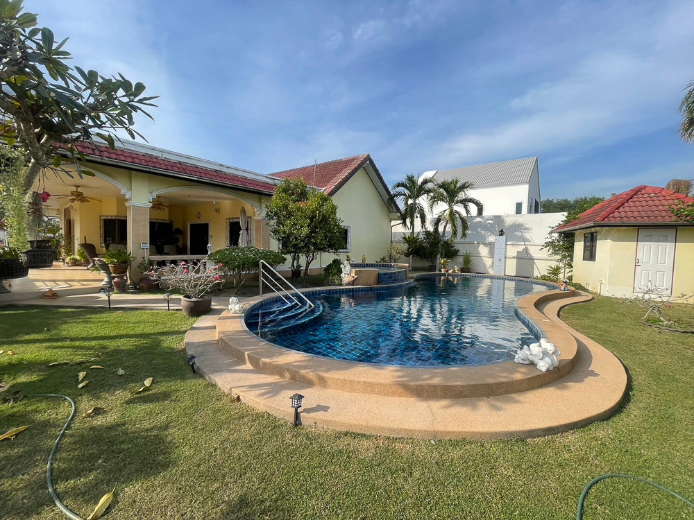 Villa for Sale in Pong, East Pattaya-2